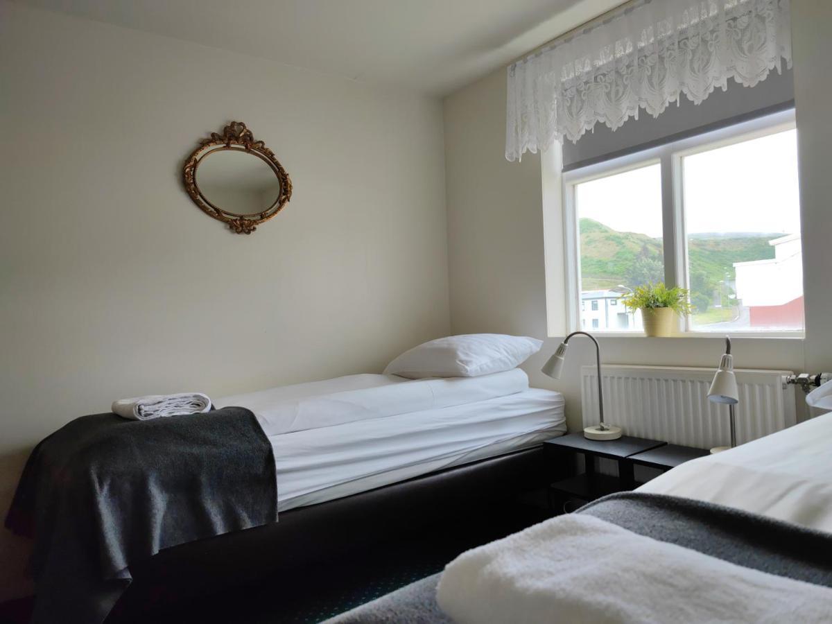550 Guesthouse Saudarkrokur Bagian luar foto
